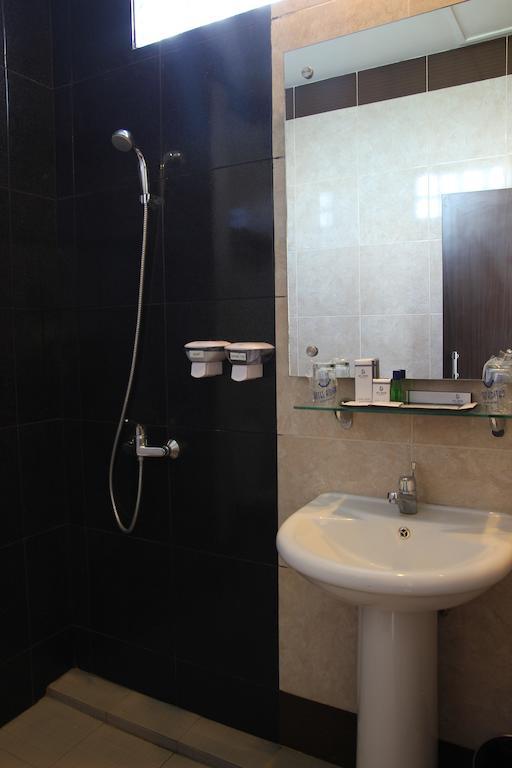Hotel Roditha Banjarbaru Банджармасін Номер фото