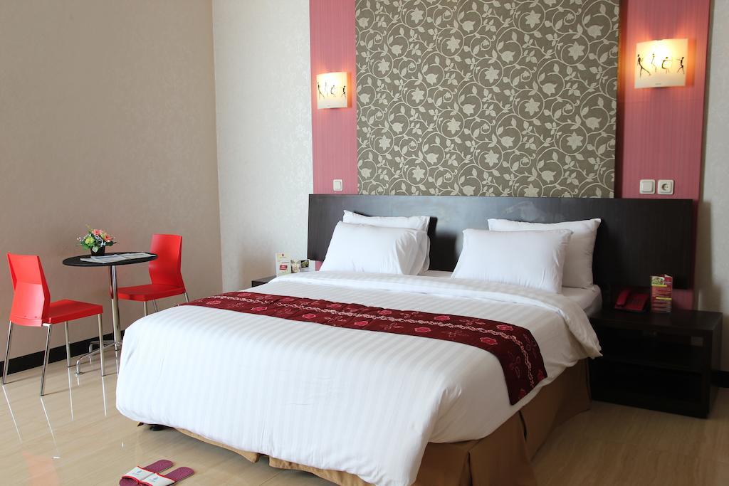 Hotel Roditha Banjarbaru Банджармасін Номер фото
